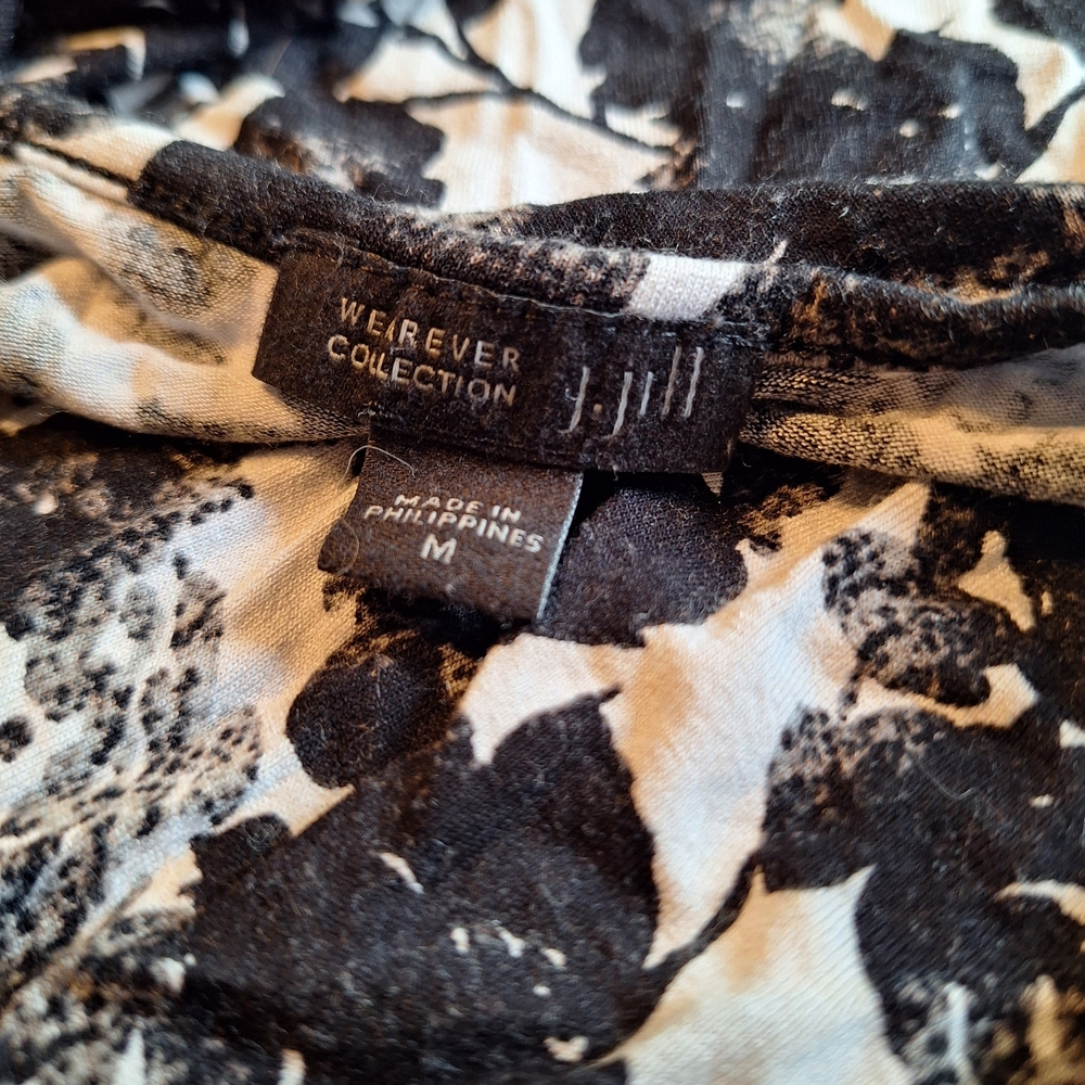 J. JILL Black White Floral Top Soft Layering Piece Size M Very Good Condition - Picture 3 of 3